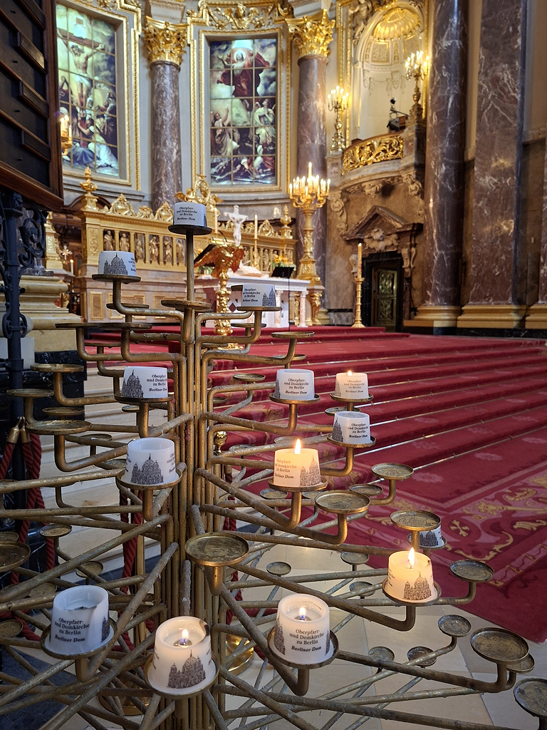 2026-09-27_kerzen_im dom-174433-s