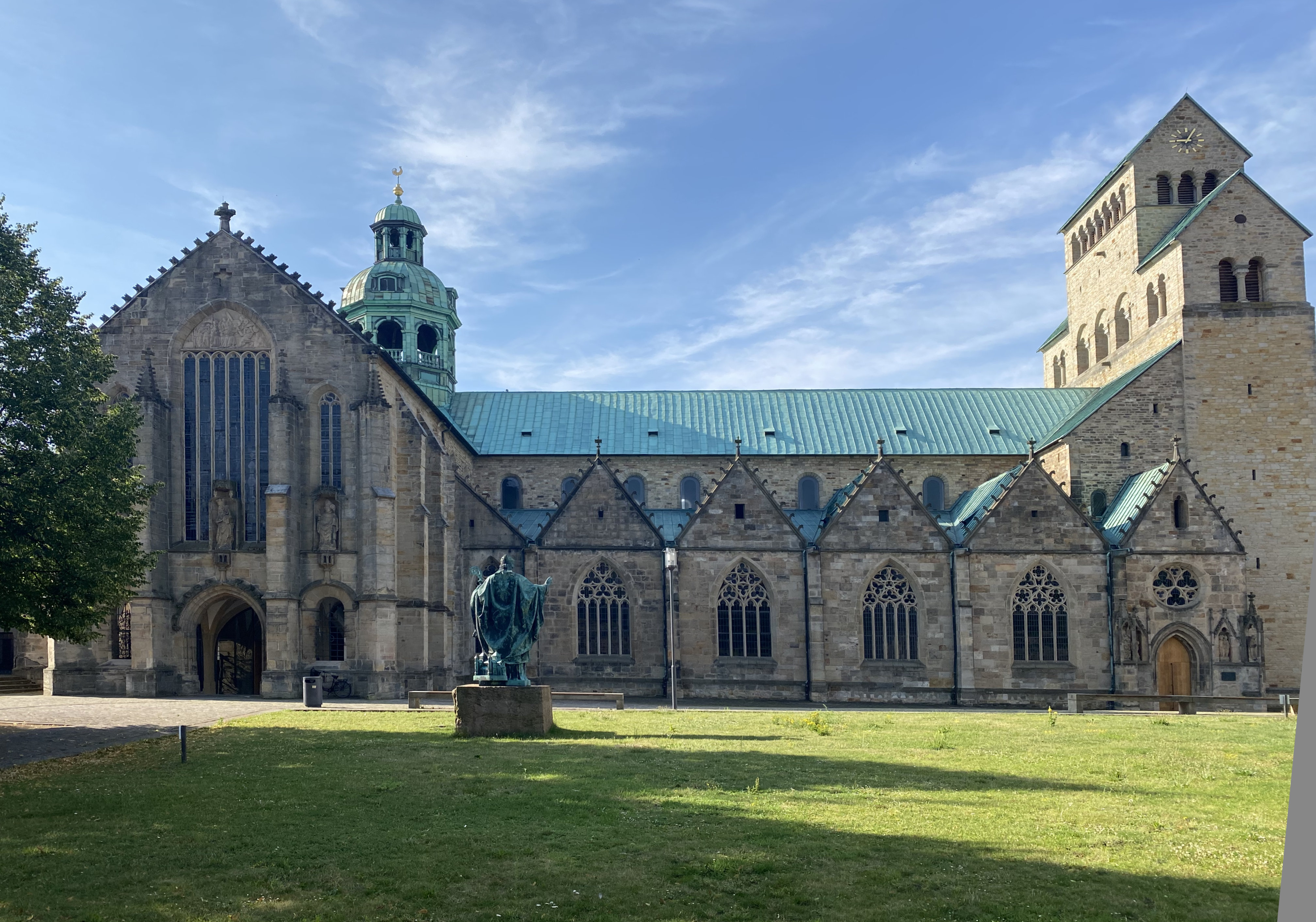 2025-07-20_hildesheimer_dom_carousel